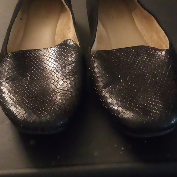 Naturalizer Black Pumps _ Size 6.5 - Picture 2 of 8